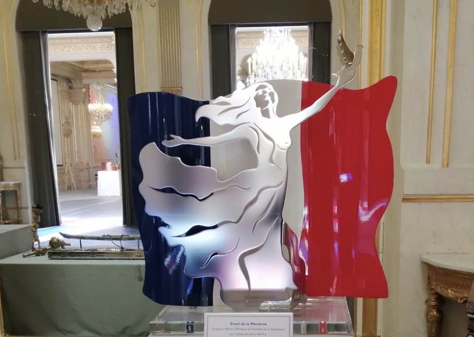 Après le coq comtois, une Marianne en acier prend son envol pour l’Élysée